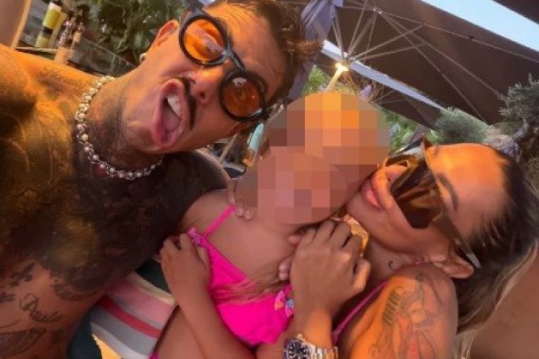 “VREME JE DA NORA UPOZNA NOVOG TATU NA ODREĐENO VREME” Snimci Aneli i Filipa iz Dubrovnika PODELEILI NACIJU, sve se desilo NA JAVNOM MESTU! (GALERIJA)