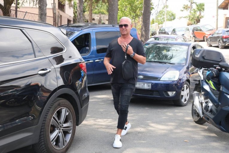 VODITELJ “ELITE” SE POJAVIO NA SAHRANI OCA BORE SANTANE: Milan Milošević se slomio od BOLA, Kačavenda jedva stoji na nogama!