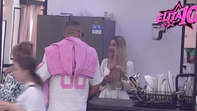 Sa Poršelinom opšti, a Aneli mu i dalje PRVA NA PAMETI! Car se opet zakačio za Ahmićku, odmah je ispitao o pomirenju sa Đukićem (VIDEO)