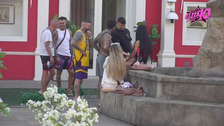 Imao je pune ruke posla: Učesnici se zaređali da im Đole Kralj gleda u dlan, pa saznali ono čega su se najmanje nadali! (VIDEO)