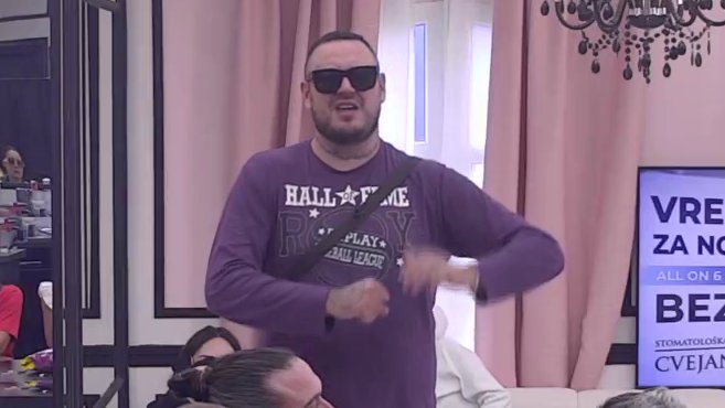 Cici nije ljut, Cici je bio krut, tačnije okrutan: Car rešio da rasturi klan Pere Kvržice, pa potkačio Aneli i otkrio šta su radili ispod pokrivača (VIDEO)