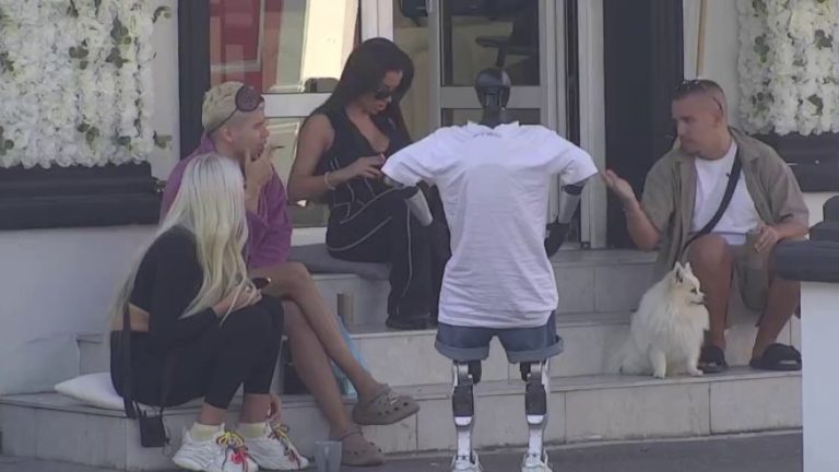 Da li je Gloriji Jelovac neki frajer zapao za oko? Poverila se robotu Toši, a ovako se oseća posle par sati u Eliti! (VIDEO)