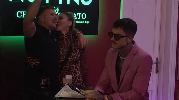 Tako blizu, a tako daleko! Aneli i Đukić na korak jedno od drugog, ali se ignorišu sve vreme (VIDEO)