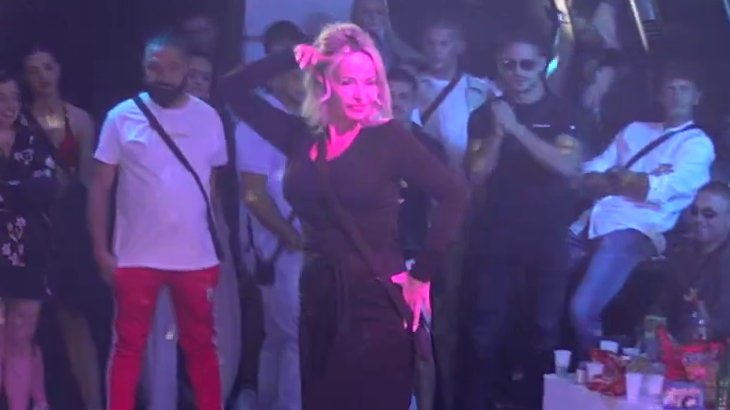 Mirjana Zuzija zapalila scenu: Održala čas mladim devojkama, harizma joj je drugo ime! (VIDEO)