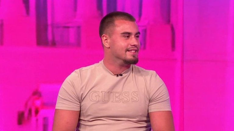 Nisi imao u planu da budeš sa njom: Gledateljka iskritikovala Viktora zbog odnosa sa Minom i što ju je odveo kući! (VIDEO)
