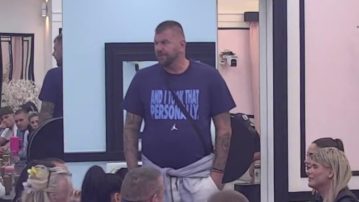 Ne dolazi sebi od šoka: Janjuš frapiran činjenicom da Maja ugovara viđanje Alibabe i Nore, opljuvao je za sve pare! (VIDEO)