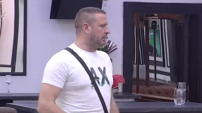 Samo čeka da mu padne roletna: Nemanja Tošić spreman da ratuje sa svima, ne daj Bože da mu neko stane na žulj! (VIDEO)