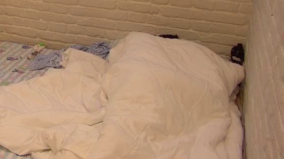 Ne zna se da li je kraće trajala veza ili raskid: Pomirili se Đukić i Aneli, poljupci pljušte pod pokrivačem! (VIDEO)