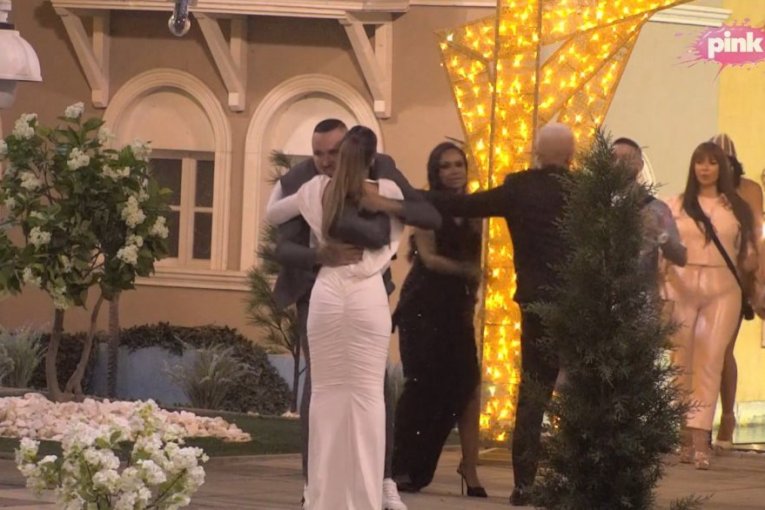 SKANDAL NA POČETKU “ELITE 10”: Anđela spava sa Carem, a Miljana bacila oko na vrelu Hrvaticu – sve pršti na samom startu! (VIDEO)