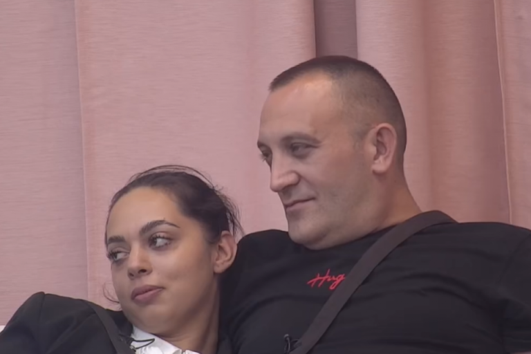 STOJIN SIN NA UDARU: Optužili ga da je LAŽIRAO da je socijalni slučaj, pa ga napali zbog devojke: Mlađa je od tvoje ćerke! (VIDEO)