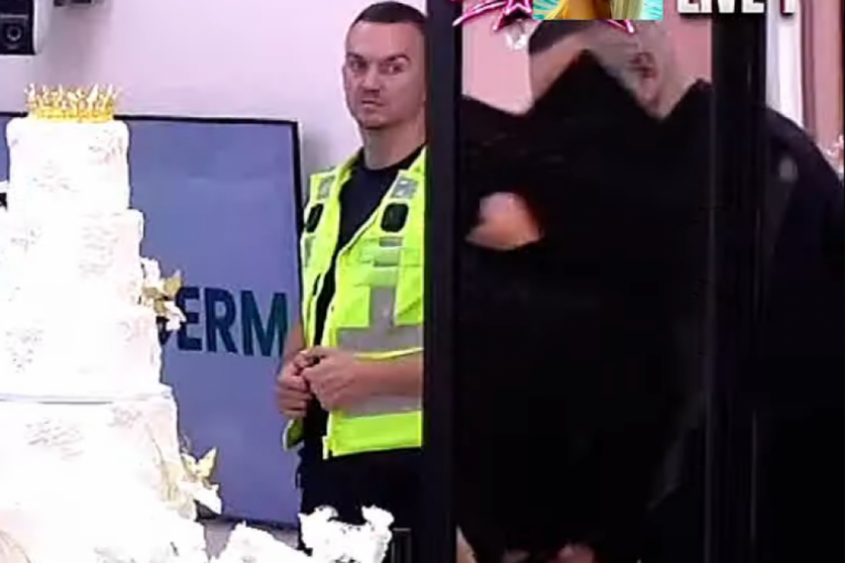 HITAN VANREDNI ULAZAK U ELITU 10 – Filip Car dobio SPECIJALNO iznenađenje, NJOJ se niko nije nadao! (FOTO)
