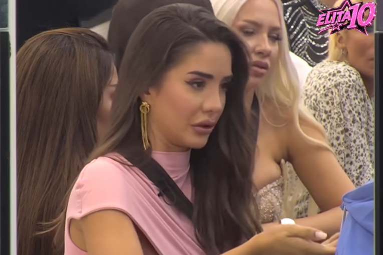JEZIVI JAUCI ANĐELE ĐURIČIĆ ODZVANJALI “ELITOM”! Car je čašćavao najgnusnijim uvredama, od ovoga se okreće želudac!