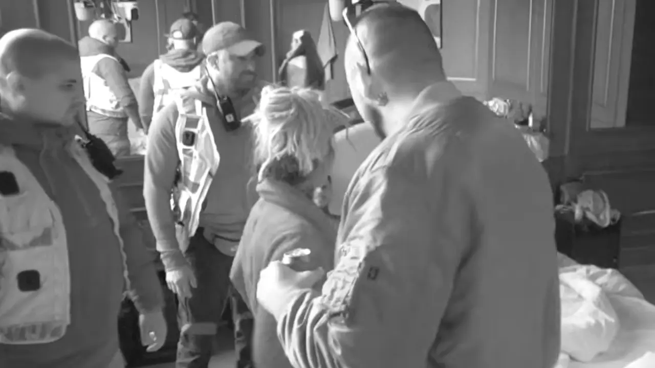 Aneli Ahmić sa obezbeđenjem u hotelu