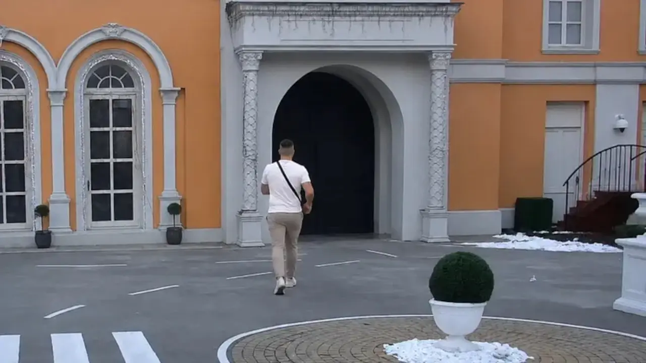 Izlazak iz "Elite" Izlazak iz "Elite"