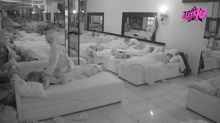 Priredila mu kraljevski tretman: Lena rešila da ugodio Leonu pred spavanje, pa ga izmasirala! (VIDEO)