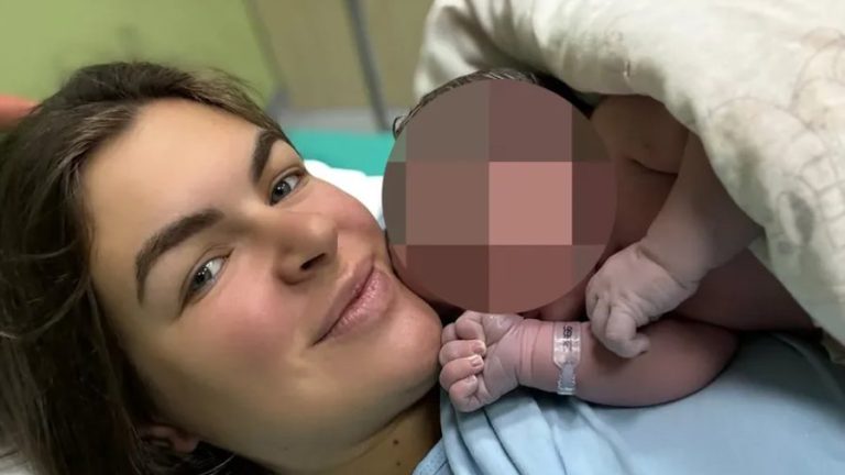 Bivša zadrugarka rodila peto dete u 27. godini! Objavila porodičnu sliku koja će vas potpuno raznežiti! (FOTO)