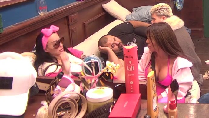 Pozelenela od ljubomore! Poršelina ljuta na Sanju zbog emisije sa Carem i druženja sa Žarkom, pa joj odbrusila: Čula sam da se muvaš sa njim (VIDEO)