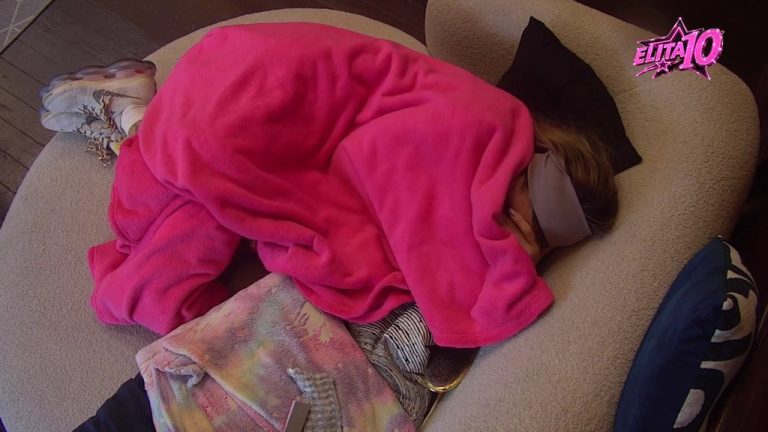 Utonuli u očaj: Aneli briznula u plač nakon svađe sa Carem, on se potpuno izolovao, vidno besan! (VIDEO)
