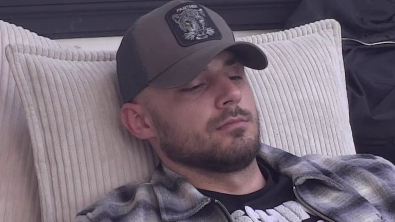 Ukućanima pala vilica! Čuli da se Marko zahvaljivao Urošu što je uz Sanju, pa ga stavili na STUB SRAMA (VIDEO)