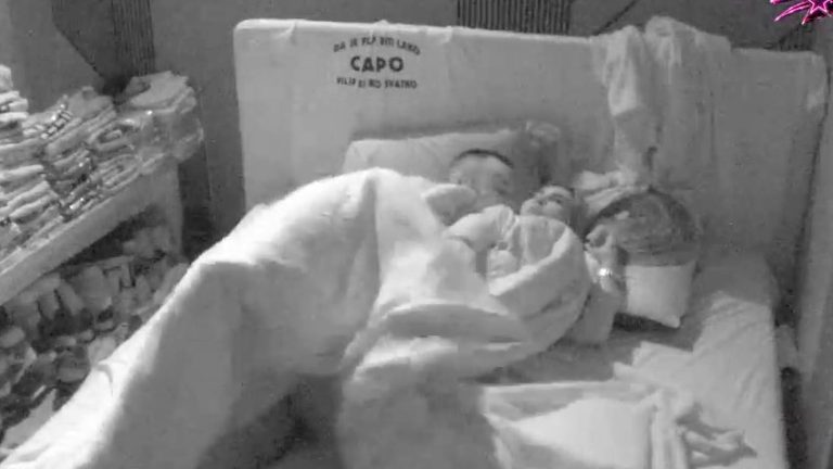 OPET POGAZILA REČ! Aneli nakon žestokog sukoba ponovo završila u Carevom krevetu (VIDEO)