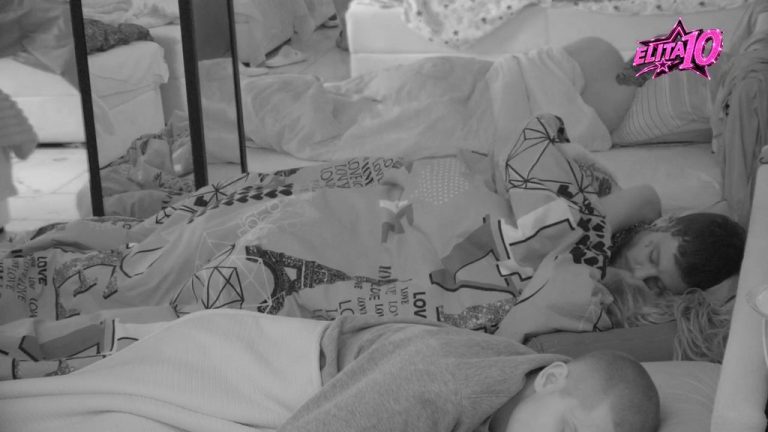 OVO NEMA NI NA FILMU: Đukić završio VRELU AKCIJU sa Laurom, pa se ušuškao kraj ove takmičarke, pali i poljupci (VIDEO)
