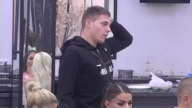 Da, ručno me je zadovoljavala: Biljana udarila po Malom Velji, on rešio da je raskrinka pred svima (VIDEO)