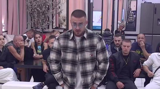Isponižavao je za sve pare: Marko urla na Sanju iz petnih žila, ne može da veruje kakav blam je sebi dozvolio! (VIDEO)
