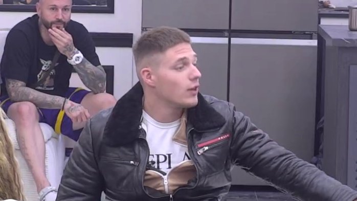 Baš si se istripivao da si frajer: Ivanu pun kofer Veljinih foliraža, žestoko ga prekorio pred svima! (VIDEO)