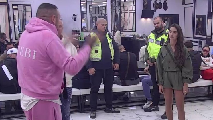Prikačila si se za mene, stalno ti je naša veza u fokusu: Car poput razjarenog bika zapenio na Anđelu, optužuju je da kipti od sujete zbog njegovog emotivnog odnosa sa Aneli (VIDEO)