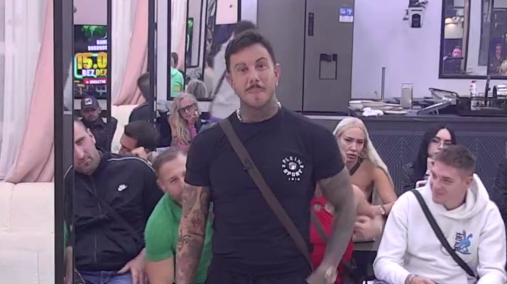 Ne seća se ničega kao i obično: Đukić postao pravi smehotres, obesmislio svaku ljubavnu priču s Laurom! (VIDEO)