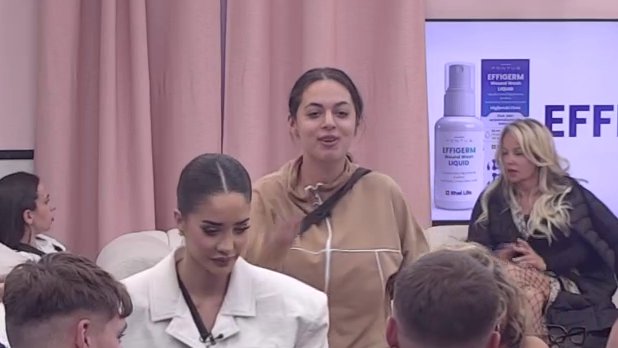 Bacila se na provodadžisanje! Rada rešila da ‘nabaci’ drugaricu Stefanu! EVO šta mu je rekla (VIDEO)