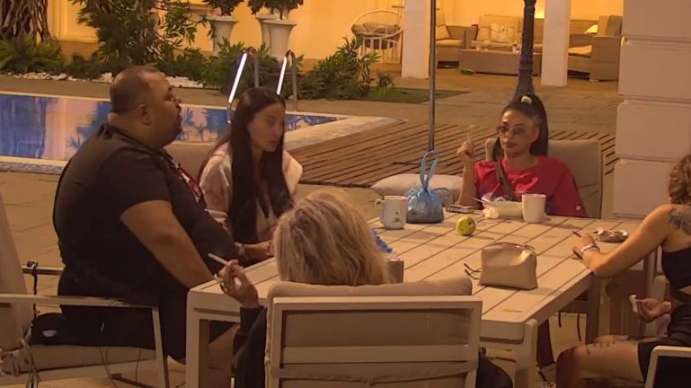 Kakva pljuvačina! Poršelina blati Maju na sva zvona: Vraća joj karma sve, i to SA KAMATOM (VIDEO)