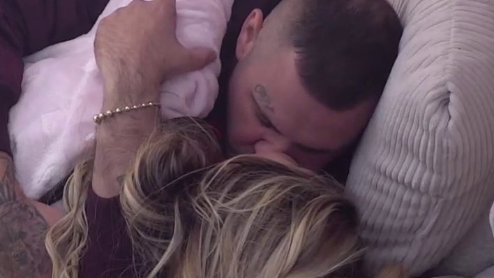 Ipak pronašli zajednički jezik! Car i Aneli se poljubili usred Bele kuće, ovo je znak da od sada vlada idila (VIDEO)