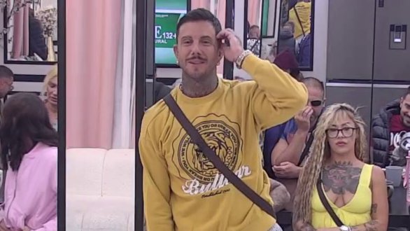 Hteo sam da budem pored nje… Đukić ponovo nema odgovor i ne zna šta da kaže, dao sve od sebe da objasni da mu se sviđaju i Laura i Biljana (VIDEO)