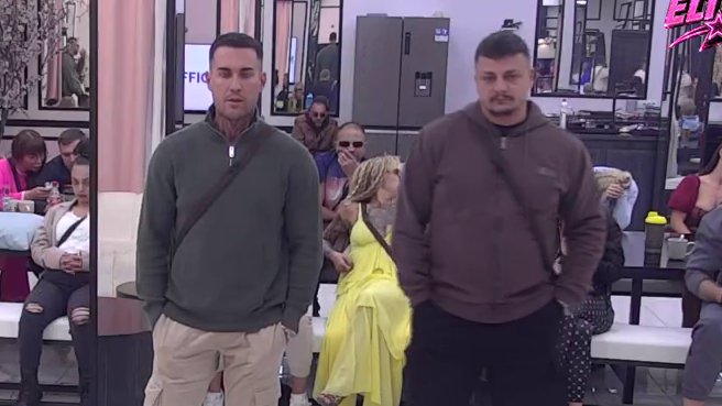 Sumnja raste iz sekunde u sekund! Mateja se naprasno setio da se video JOŠ JEDNOM sa Sandrom, pa se spetljao (VIDEO)