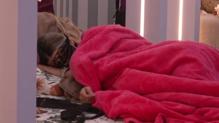 Lavica utučena od tuge: Aneli pala u postelju očaja, zbog raskida sa Carem ne dolazi sebi! (VIDEO)