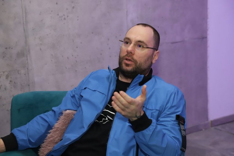 ZVEZDAN SLAVNIĆ NE RAZGOVARA SA OCEM – ISPLIVALI SVI DETALJI DRAME! Ovo se dugo držalo u strogoj tajnosti, Moka obelodanio sve!