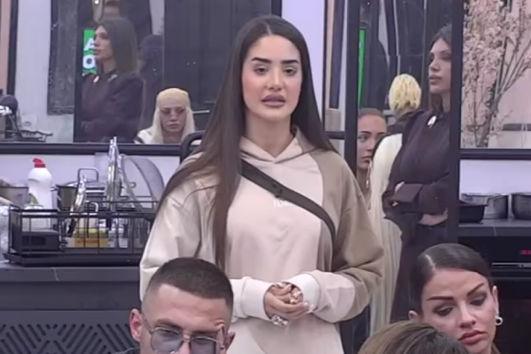 PRVI SNIMAK ANĐELE ĐURIČIĆ NAKON POVRATKA U ELITU 10: Posle HITNE INTERVENCIJE donela zvaničnu ODLUKU, saopšteno sve uživo u programu!