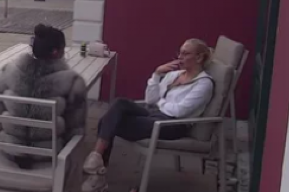 GLORIJI SE NAGLO SLOŠILO UŽIVO U EMISIJI – Hitno IZVEDENA iz Bele kuće, JAUCI se prolomili imanjem!