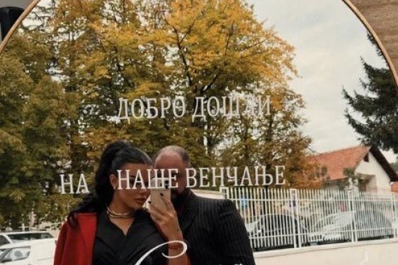 ISPLIVALI SNIMCI SA VENČANJA! Trudna Anita Stanojlović kao crni labud, Luka u nikad elegantnijem izdanju! (FOTO)